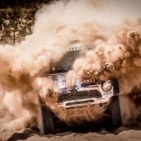 Las primeras dunas resucitan a Al-Attiyah, acercan a Sainz y sentencian a Loeb
