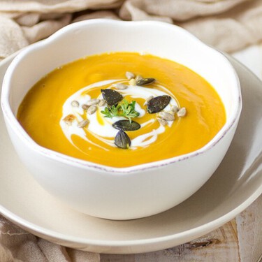 Crema especiada de calabaza y zanahoria. Receta ligera para comenzar el otoño