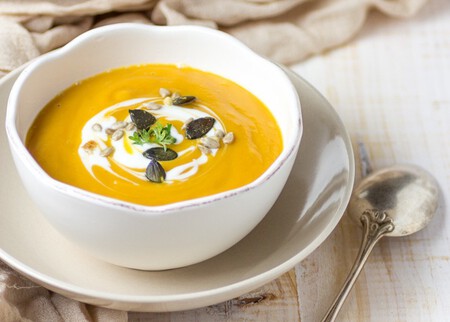 Crema especiada de calabaza y zanahoria. Receta ligera para comenzar el otoño