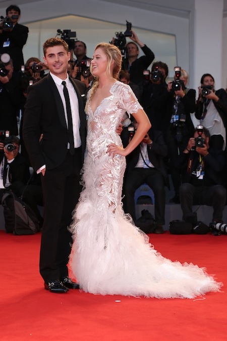 Zac Efron, un dandy más en la alfombra roja del Festival de Cine de Venecia