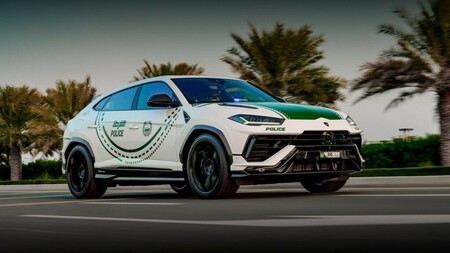 Dubai Police Lamborghini Urus Performante 2