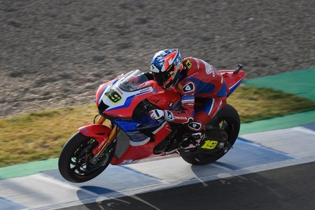 Álvaro Bautista se fue frustrado de Jerez: "La Honda CBR1000RR-R es una buena moto de calle, pero en carrera necesitamos más"