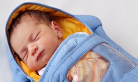 Embrace, la incubadora portátil de bajo coste que ayuda a salvar miles de vidas