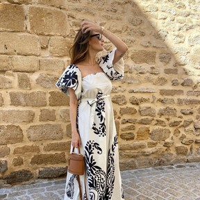 Cinco vestidos de Sfera pura tendencia en primavera-verano 2026 para la Feria de Abril: favorecen, cómodos y quedan genial con cuñas de esparto 