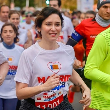 Esta es la rutina de Isabel Díaz Ayuso para mantenerse en forma: "Llegué a correr diez kilómetros diarios, pero ahora combino máquinas, mancuernas y carreras de media distancia"