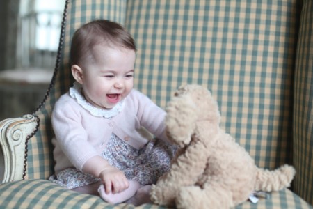 La pequeña princesa Charlotte se viste con moda española