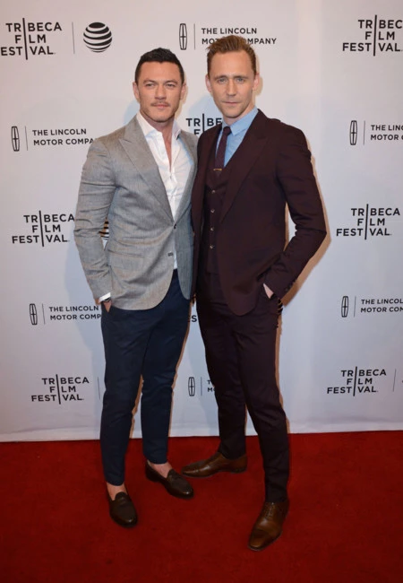 Luke Evans y Tom Hiddleston, duelo de estilo en el Festival de Tribeca