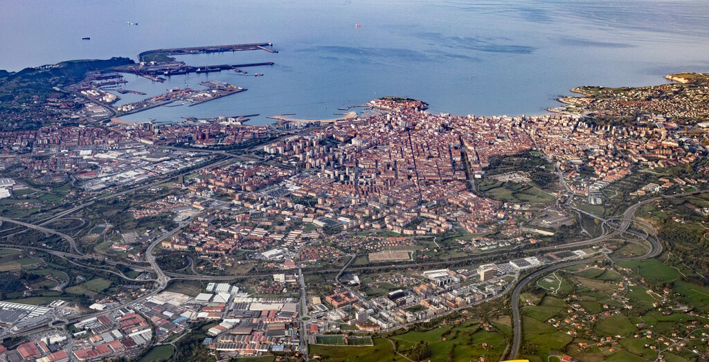 Asturias no destaca ni por ganar población ni por turismo extranjero. La pregunta es por qué es donde más se encarece la vivienda