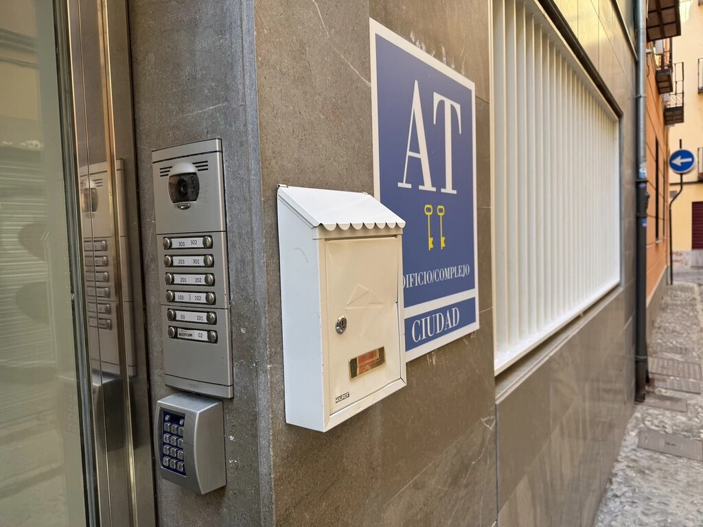Sin permiso de la comunidad de vecinos no podrá haber nuevos pisos turísticos en tu edificio: esto es lo que ha cambiado con la nueva Ley
