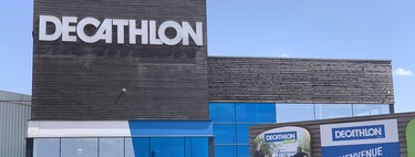 Disfruta de la nieve en la montaña sin pasar frío ni mojarte con esta chaqueta impermeable y transpirable de Decathlon 