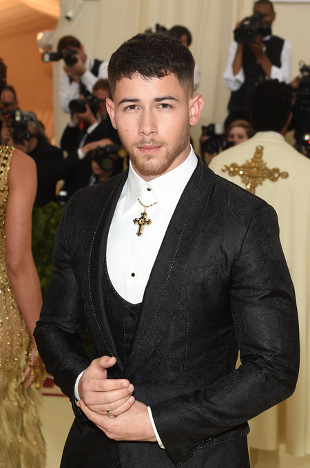 Siete hombres que llevaron su look en la MET Gala a un nivel celestial en la red carpet
