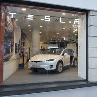 Tesla ya tiene su tienda propia en Madrid, en plena calle Serrano