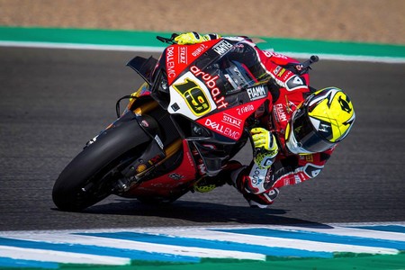 Álvaro Bautista confirma que aún no ha renovado con Ducati porque Honda le está poniendo el anzuelo