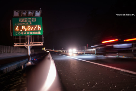 En el paisaje postapocalíptico de Fukushima también quedaron vehículos abandondonados