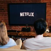 Esta Smart TV Samsung MiniLED de 55 pulgadas está a precio de outlet en la web oficial por menos de 700 euros 