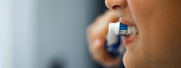 Cinza de ossos, hortelã e até xixi: como as pessoas faziam a higiene bucal antes da invenção da pasta de dente e da escova com cerdas de nylon 