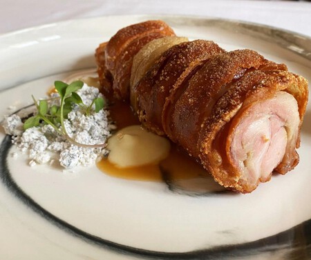 Rulo De Cochinillo Ahumado Y Crema De Yuzu