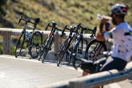 Ciclistas carretera convencional