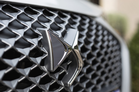 DS 3 Crossback E-Tense parrilla