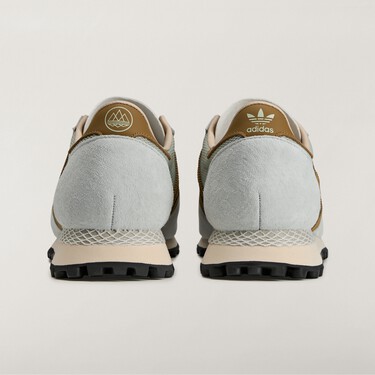 Adidas tiene las zapatillas color verde menta más elegantes del verano: perfectas para llevar con chinos a la oficina en un look clásico 