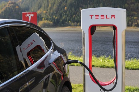 Tesla te hará rico destruyendo a BMW y a Uber