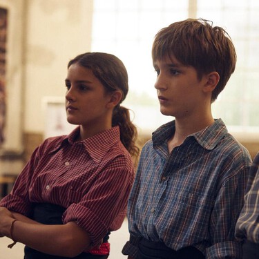 Acaba de llegar a HBO y ya está arrasando: la miniserie española que trata una agresión sexual entre menores