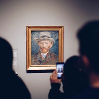 Adobe defiende su transición hacia la IA e invita a los artistas a adoptar esta tecnología o quedarse atrás en el proceso