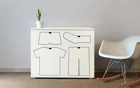 Una original cómoda para que los niños aprendan a vestirse