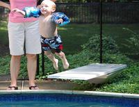 ¡A la piscina con los niños! No les quites ojo 