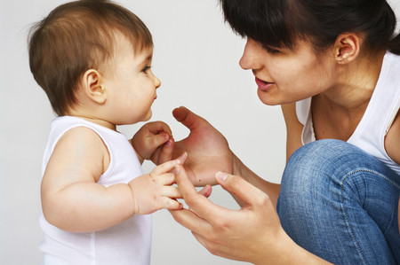 Siete errores comunes que no ayudan a tu hijo a hablar