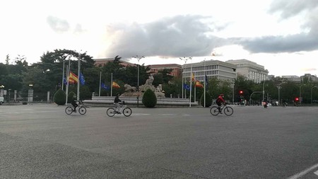 La seguridad vial en las bicicletas y los patinetes eléctricos es una asignatura pendiente para la DGT