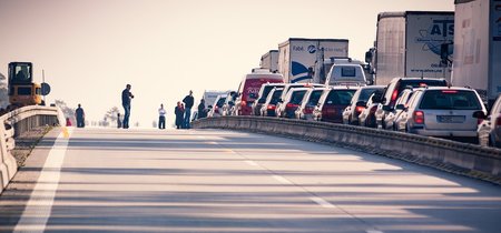 Bloquear ciudades enteras mediante ataques masivos a coches conectados: un probable (e inquietante) futuro