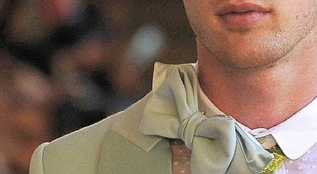 Alexis Mabille y su complemento fetiche: la pajarita