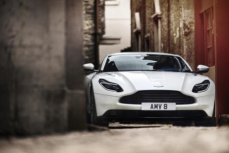 Aston Martin DB11 V8, un caballero inglés con corazón alemán