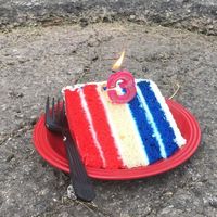 Este hombre le ha montado una fiesta de cumpleaños a un bache de Kansas City, y ha conseguido que lo arreglen