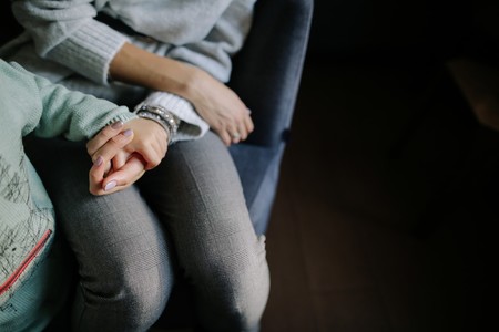Por qué está bien que tus hijos te vean llorar