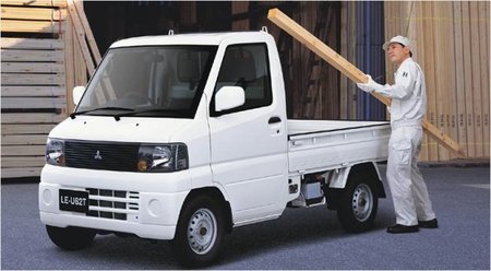Una furgoneta, el tercer eléctrico de Mitsubishi