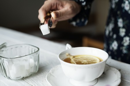 "Eliminé el azúcar añadido de mi dieta y así ha cambiado mi salud": cinco personas nos cuentan su historia al dejar el azúcar