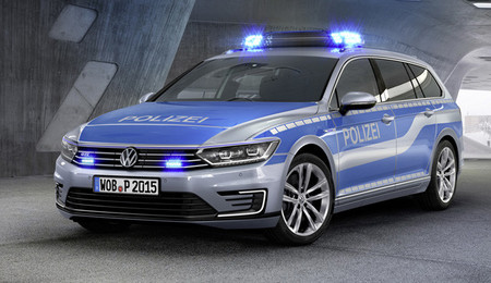 Volkswagen Passat GTE Police Car concept
