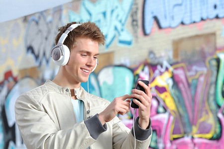 Auriculares Motorola Pulse Max a su precio mínimo en Amazon: 17,90 euros