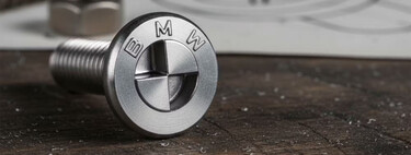 BMW va a revolucionar algo tan simple como los tornillos, haciéndolos con su logo. Y solo los podrás aflojar con un destornillador con su logo 