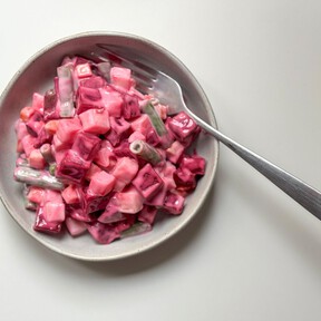 Ensalada rusa peruana, una receta atractiva, fácil y deliciosa