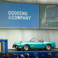 Un Ferrari azul o un Porsche rosa. Los colores que antes eran horteras ahora están reventando el precio de los coches clásicos