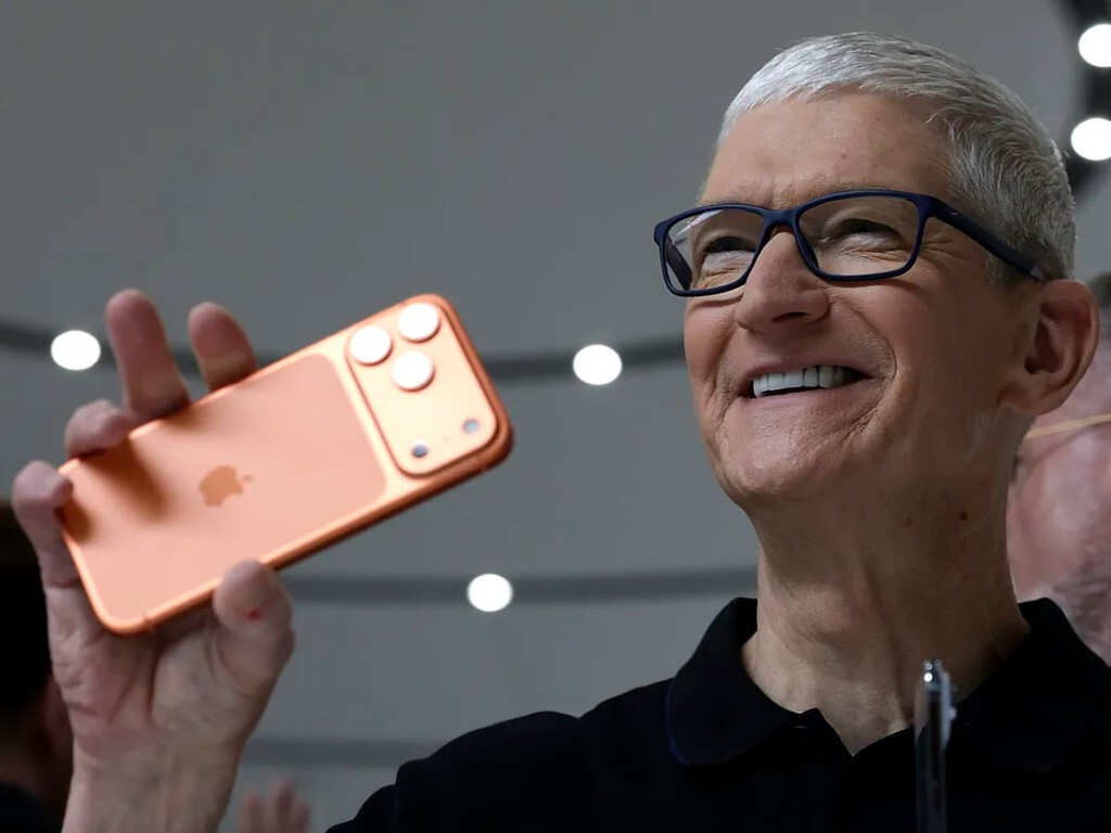 Subimos los precios a regañadientes: Tim Cook habla de la subida de precios en Apple y lo que nos espera en el futuro 