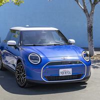 MINI Cooper 2024: así será la nueva generación que mantiene las variantes eléctricas y a gasolina