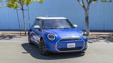MINI Cooper 2024: así será la nueva generación que mantiene las variantes eléctricas y a gasolina