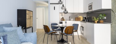 Los propietarios de este pequeño apartamento de Carabanchel querían un cambio radical con la reforma: buscaban crear un refugio cómodo y acogedor para sus viajes de trabajo a Madrid