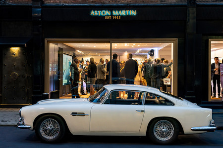 Works Heritage: el concesionario 'sólo apto para deportivo clásicos' que Aston Martin ha abierto en Londres
