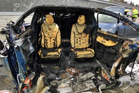 Tesla patenta nuevas formas de hacer las baterías de sus coches más seguras en caso de incendio
