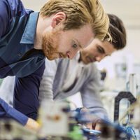 Las marcas de autos ya no sólo fabrican en países donde es barato. Ahora buscan a sus ingenieros para pagar sólo una tercera parte